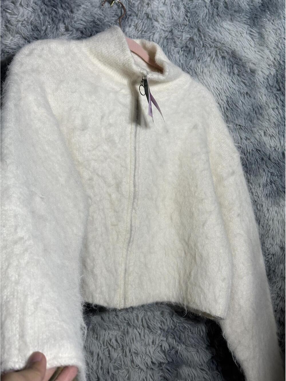 White Fuzzy Zip-Up Cropped Jacket - Picture 3 of 5